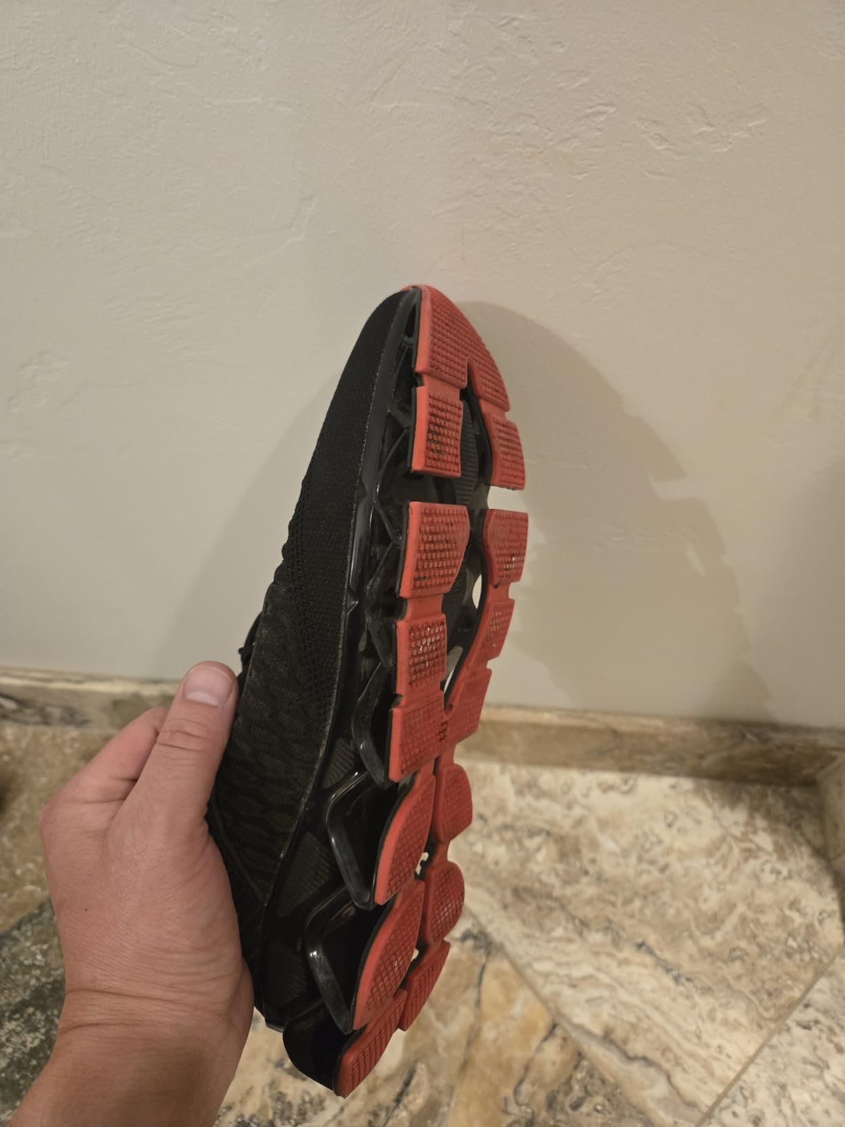 Durability issues showing sole separation after limited use in Chopben running shoes