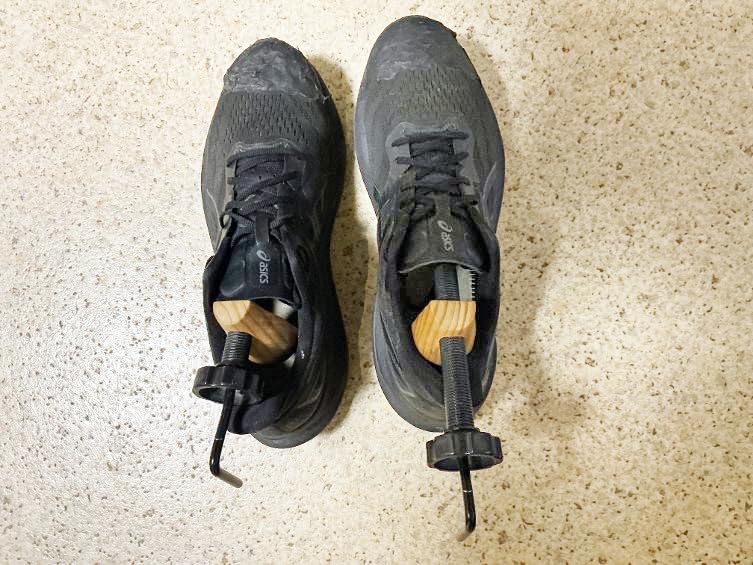 ASICS GT-2000 13 rear heel view showing heel counter construction and collar padding