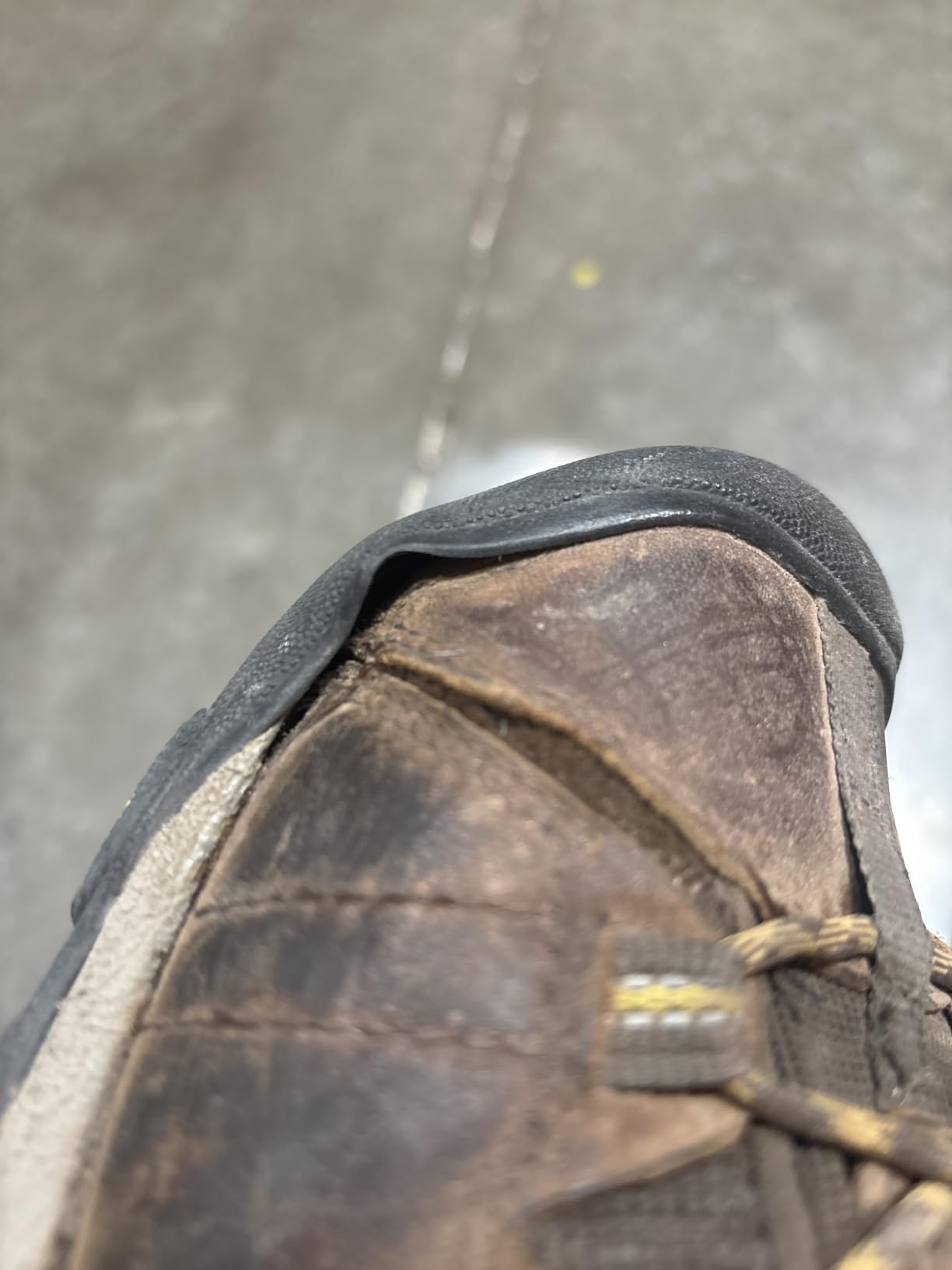 KEEN Men's Targhee II waterproof hiking shoe overview — nubuck leather upper with wide toe box design