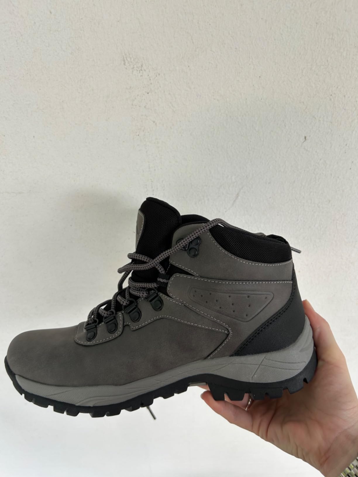 CC-Los Women's Hiking Boots lacing system showing rustproof speed hooks and gusseted tongue detail