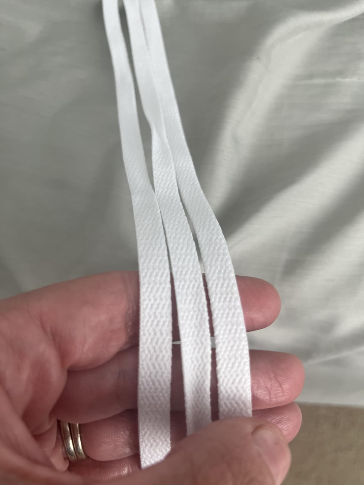 UpUGo 3 Pair Flat Shoelaces package showing seven length options and white flat design
