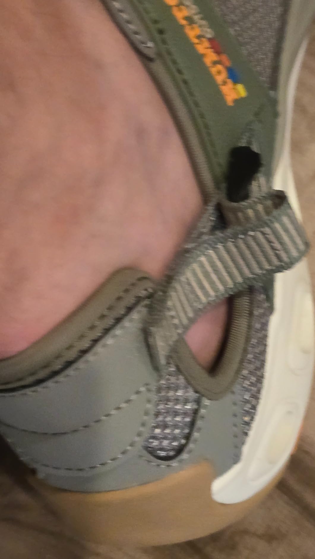 HUMTTO water shoes heel strap and elastic lacing system close-up