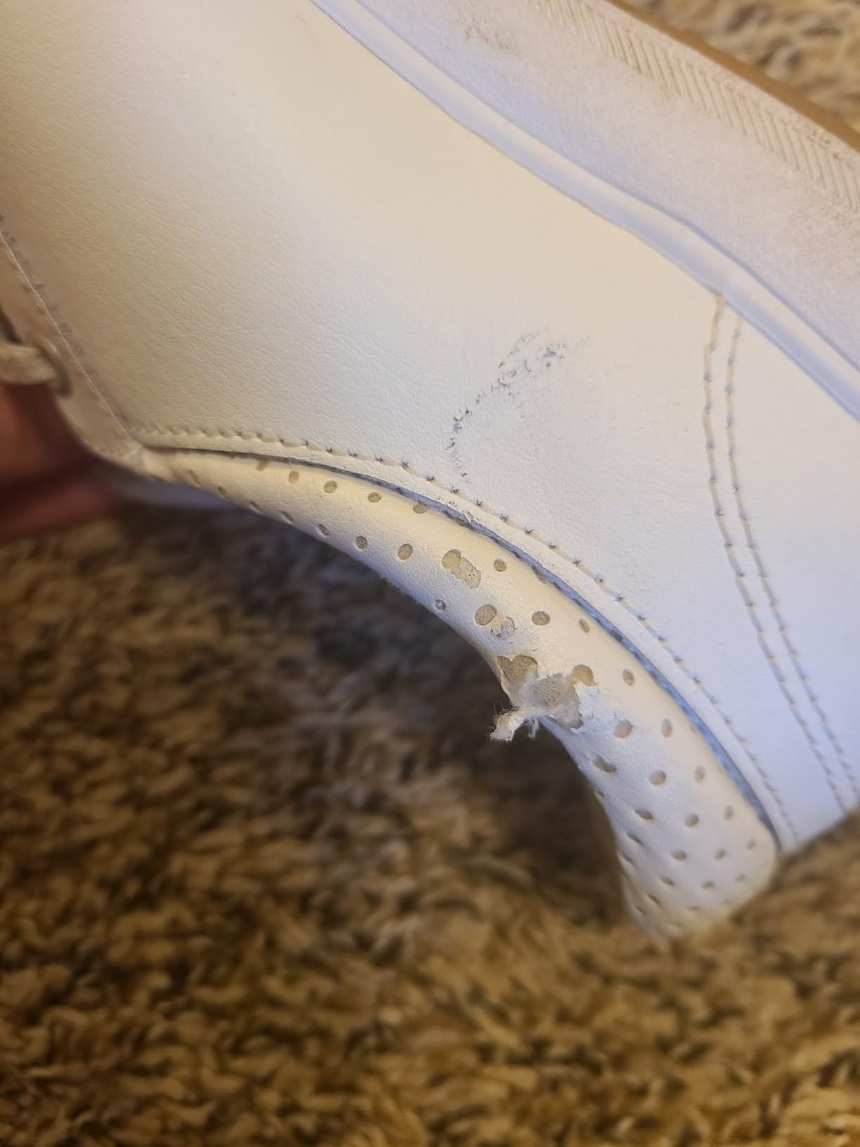 Community feedback showing mixed customer sentiment on Keds Center III comfort versus durability