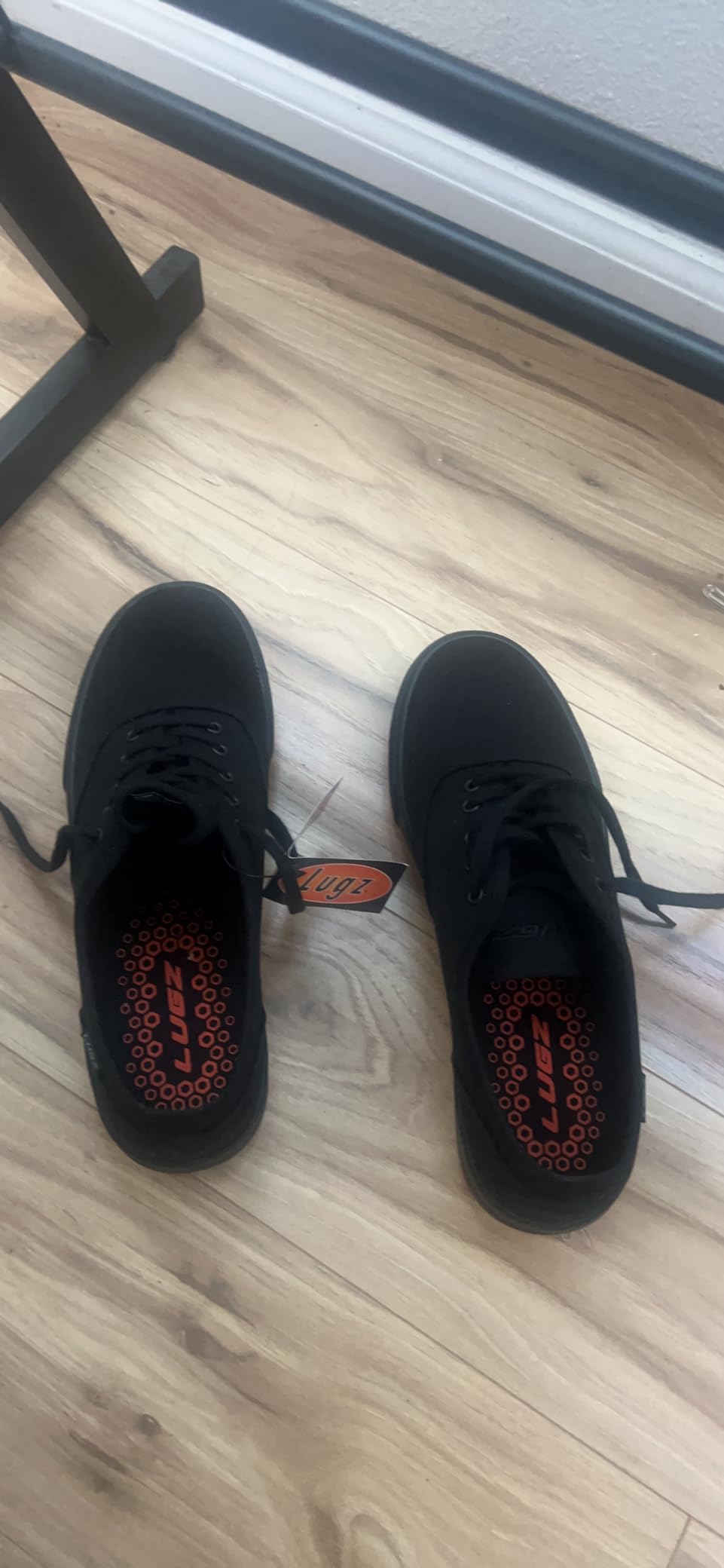 Lugz Men's Lear sneakers new in box showing included accessories dual lace sets and packaging