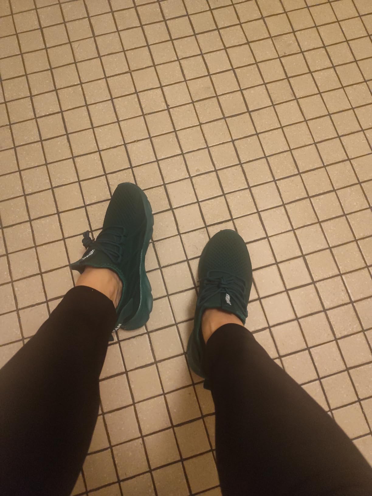 DLWKIPV emerald green full shoe profile highlighting breathable mesh construction for warm weather wear