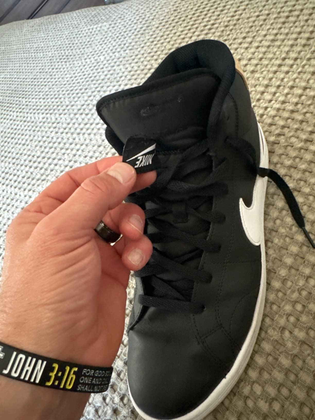 Nike Court Royale 2 quality variation batch inconsistency example