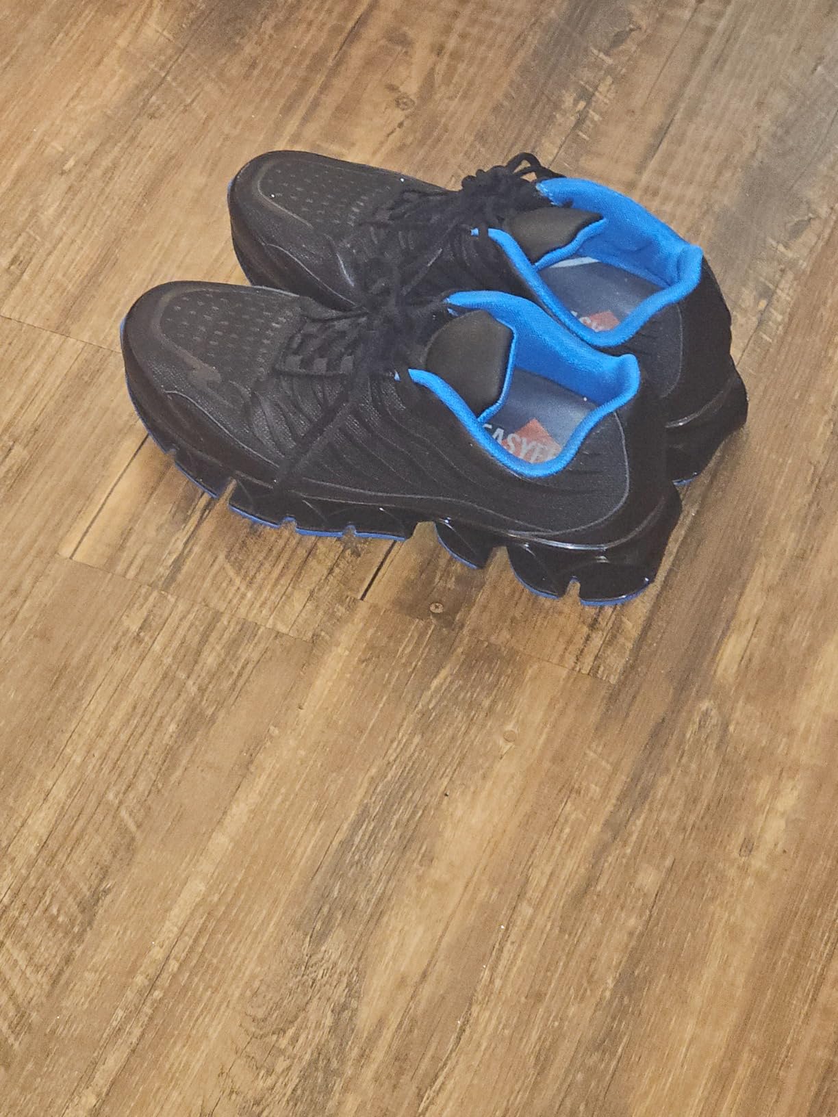Hetohec slip-on sneakers shown in real-world casual wear setting