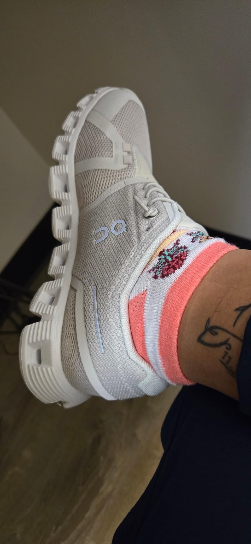 Close-up view of On Cloud 5 mesh upper and elastic lacing system detail