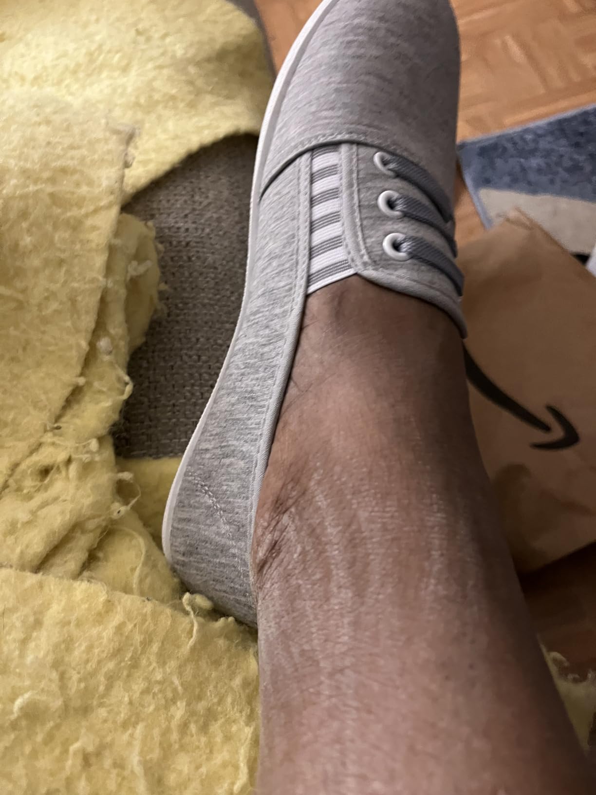 Close-up view of Kufeiti slip-on shoes showing canvas construction and elastic band detail
