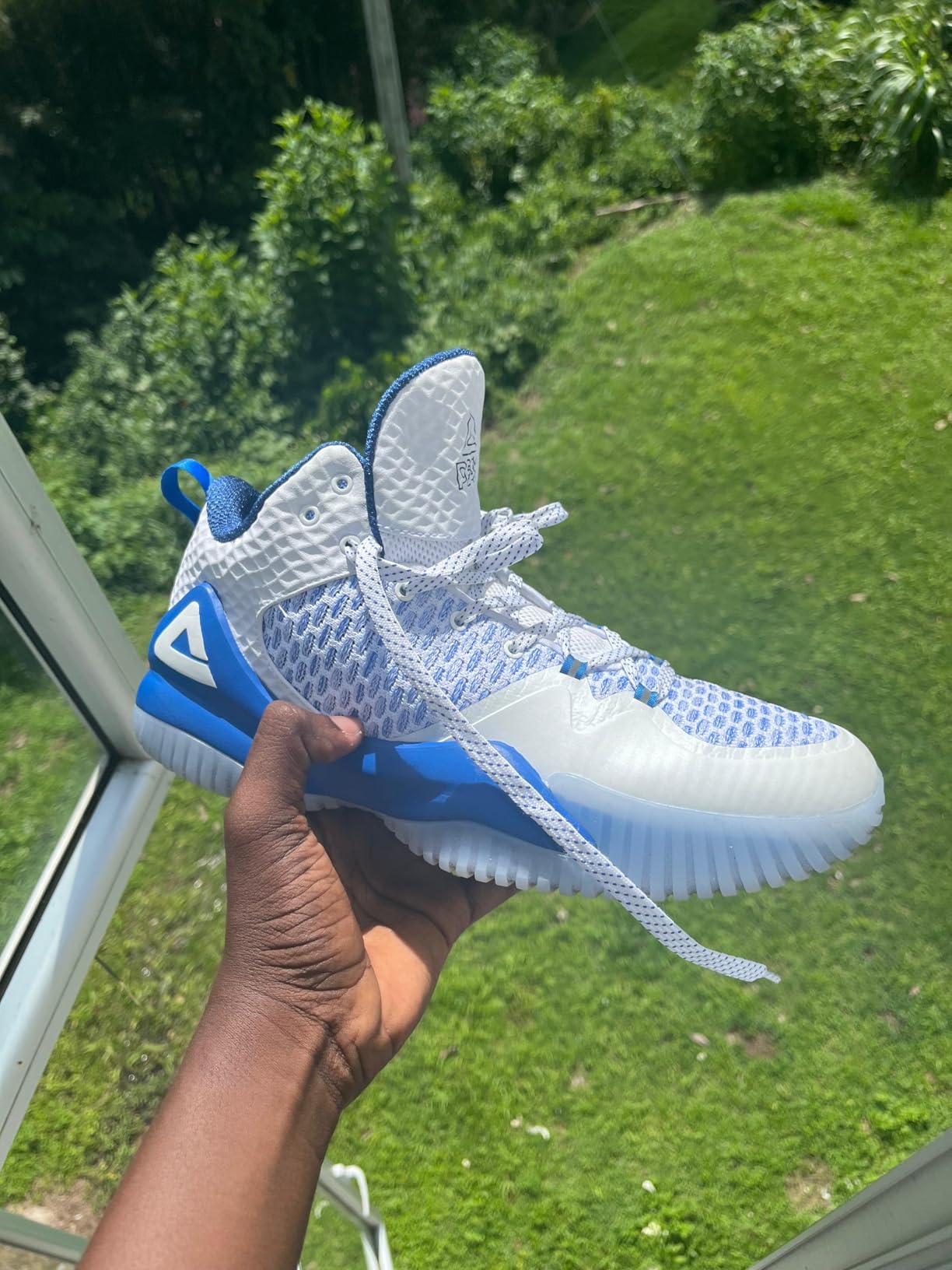 PEAK Streetball Master upper construction showing woven textile weave and synthetic leather overlays at toe box