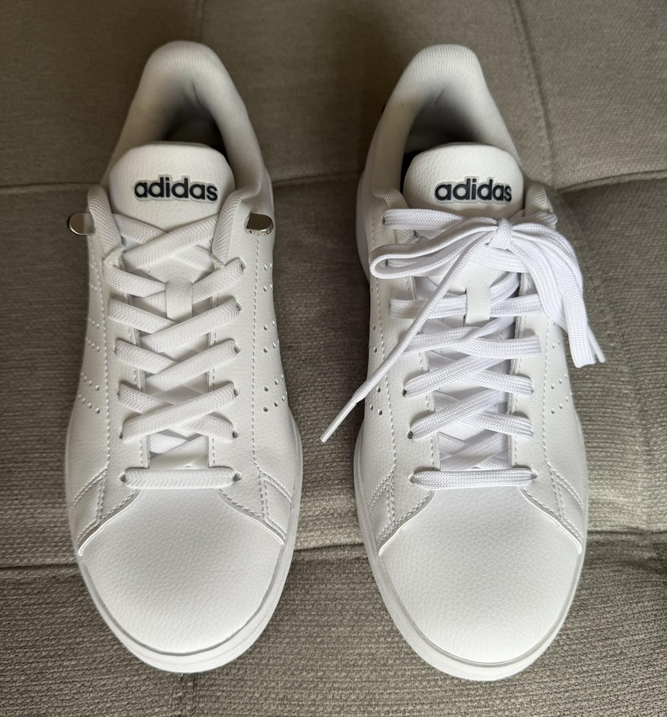 Hstgaga elastic shoelaces in white showing metal clips and stretchy cord for slip-on convenience