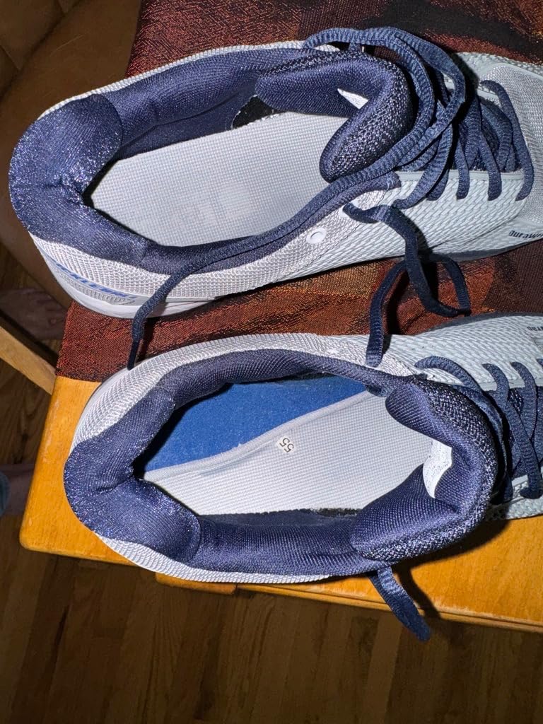 Close-up of K-Swiss Express Light heel cup and arch support construction detail
