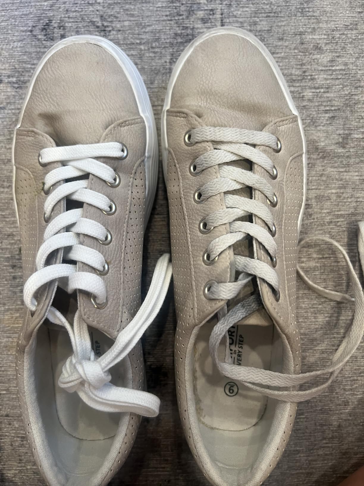 Close-up of Handshop cotton shoelace texture showing double-layer weave and soft material quality