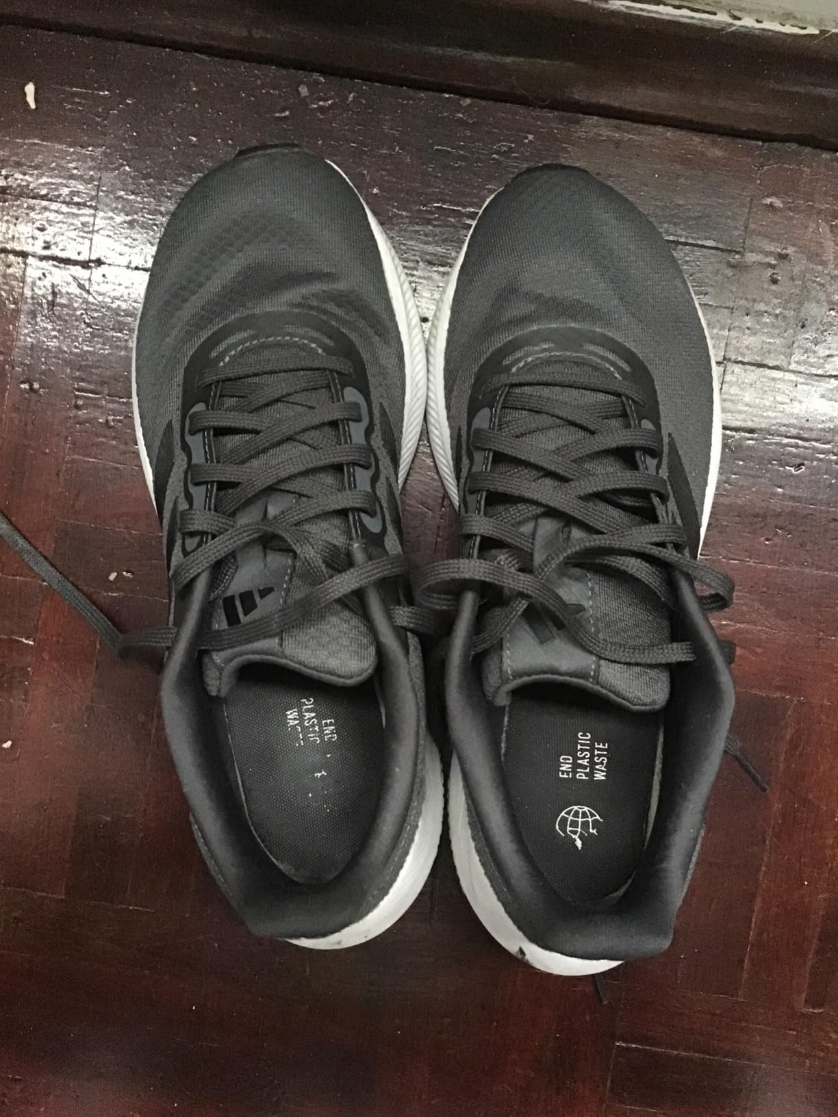 Community feedback representation showing various user experiences with Adidas Run Falcon 3.0