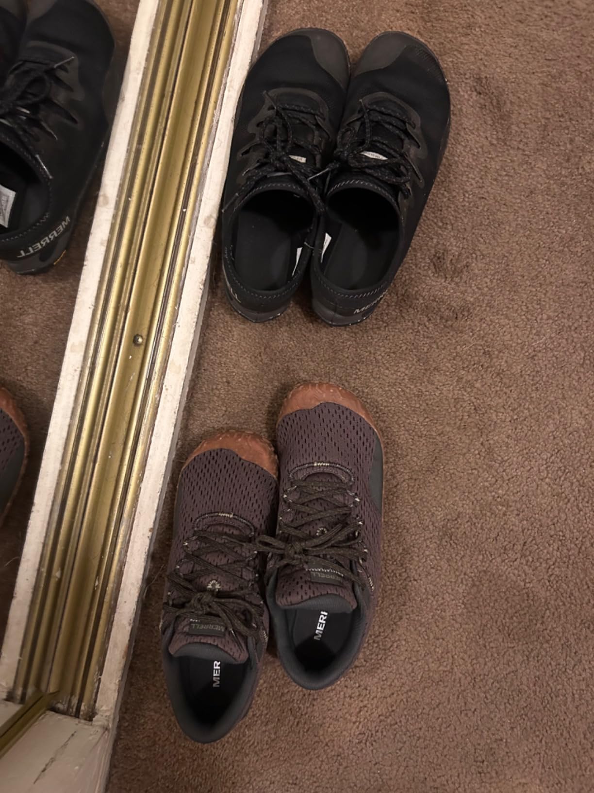 Merrell Vapor Glove 6 flexibility demonstration and ground connection during training