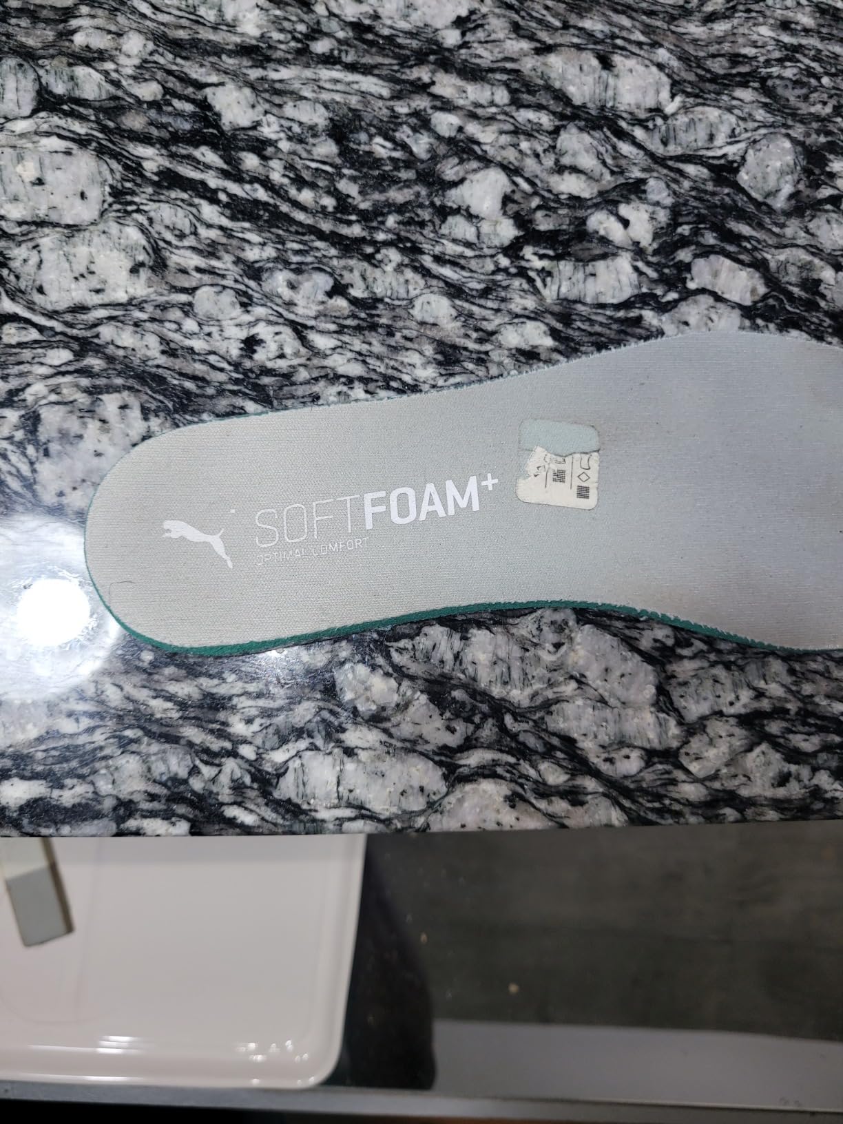 Srenket blade sneakers shown with aftermarket gel insoles placed beside the shoe for comfort improvement