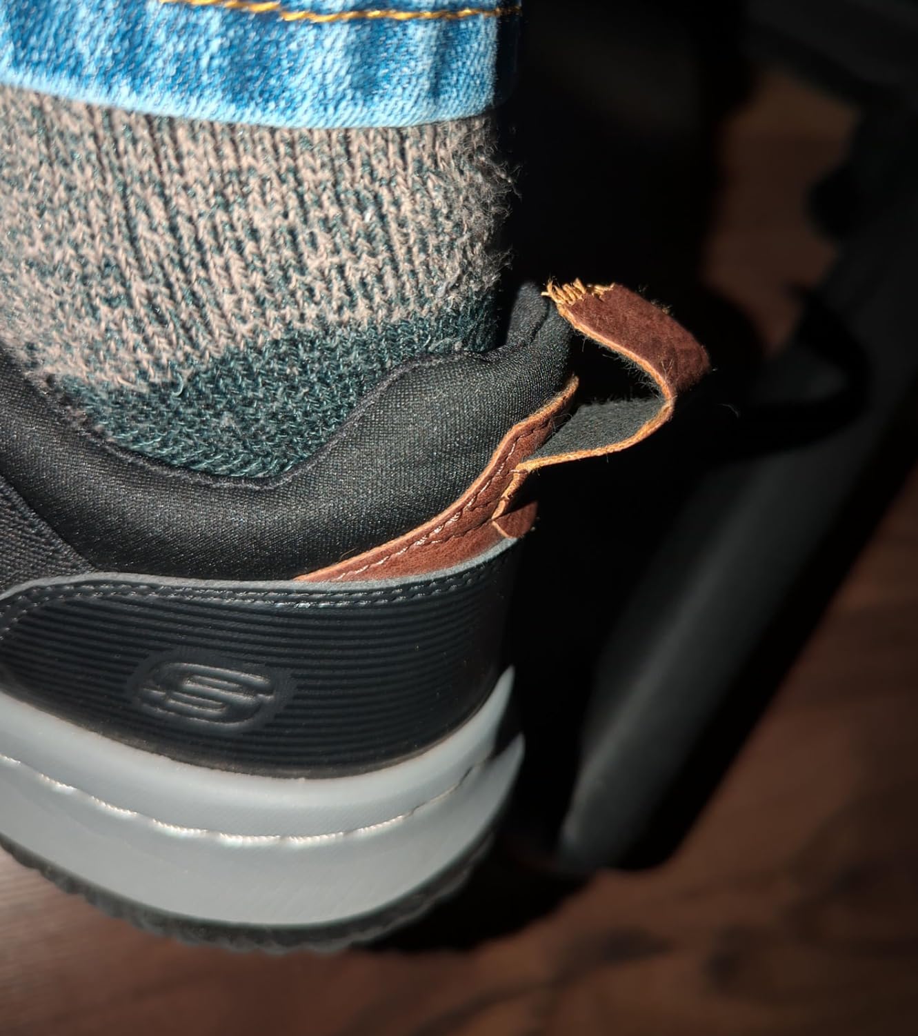 Close-up of Skechers Delson-Camden bungee lace system and pull tabs detail view