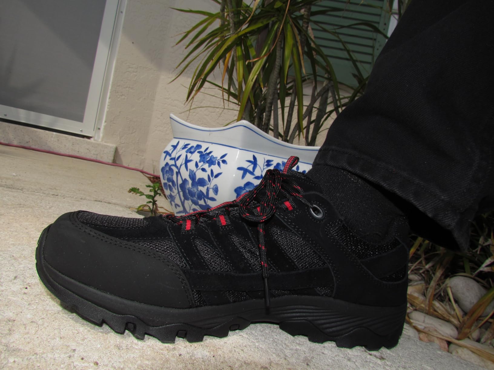 KEEN Chandler CNX interior view showing wide toe box and comfortable fit