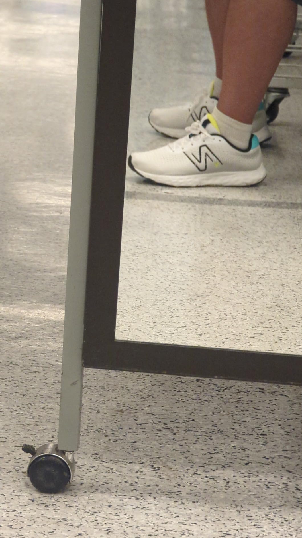 New Balance 520 V8 being evaluated against manufacturer marketing claims showing actual versus promised performance characteristics