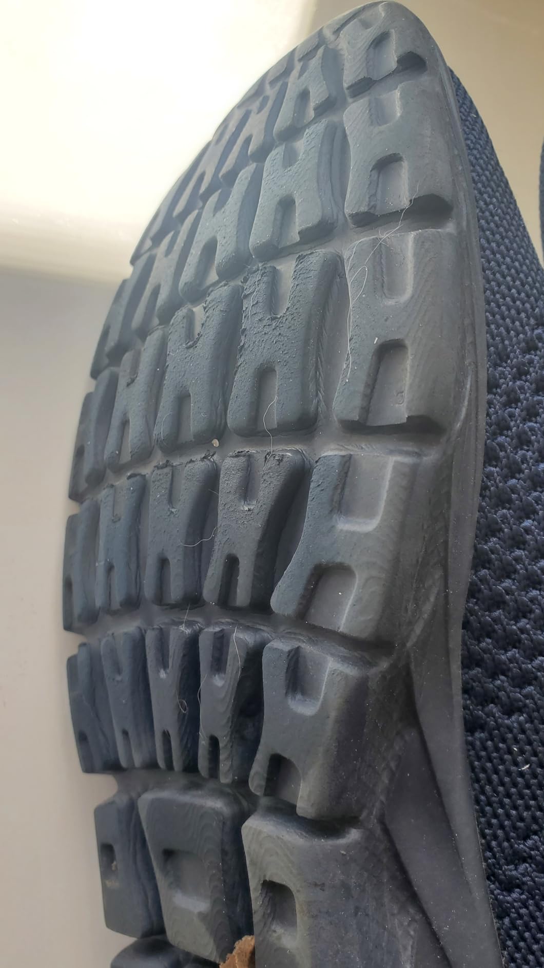 Side profile of YITUHIO showing EVA sole construction and lightweight silhouette
