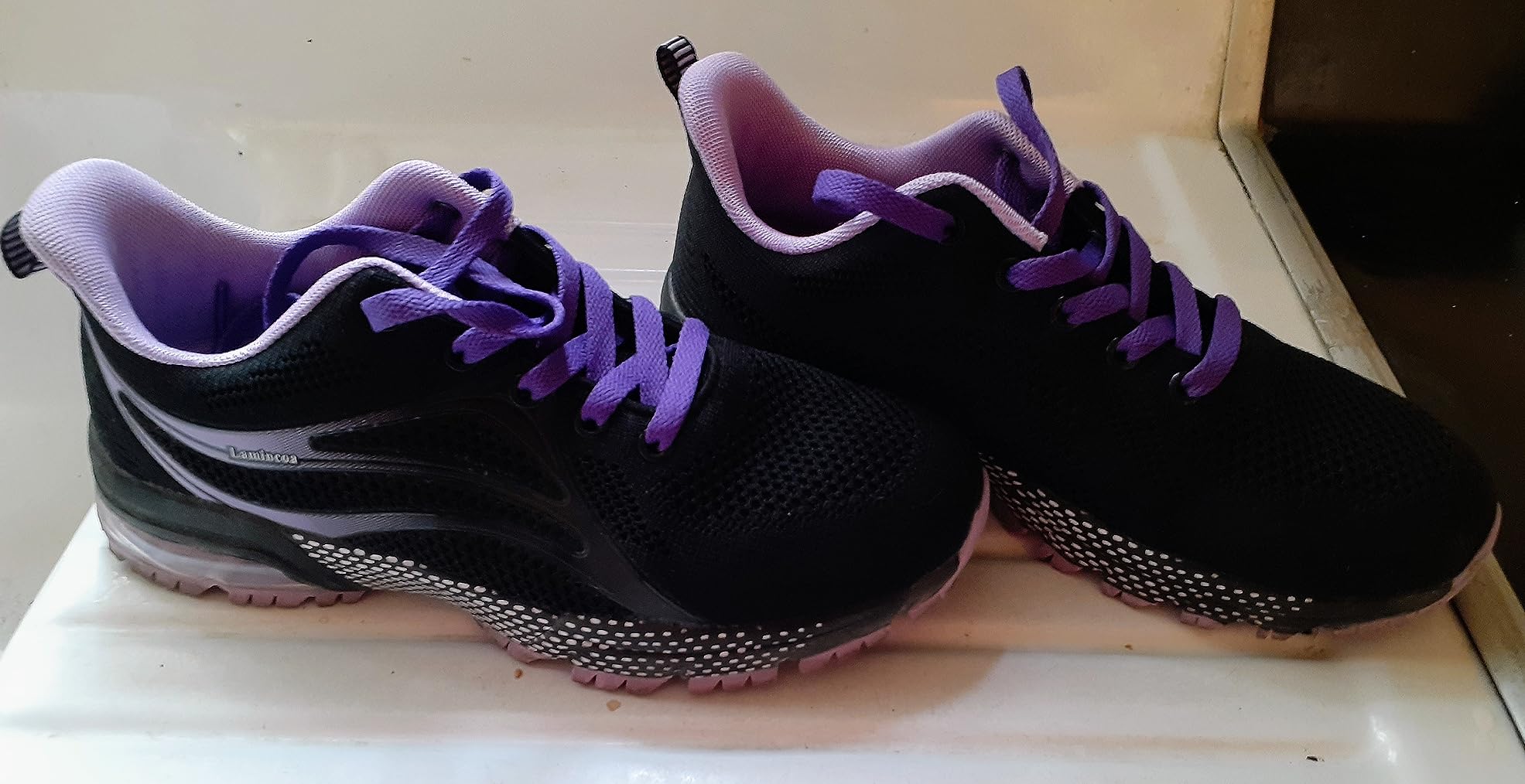 Lamincoa women's shoes during active gym workout session showing performance and flexibility in use
