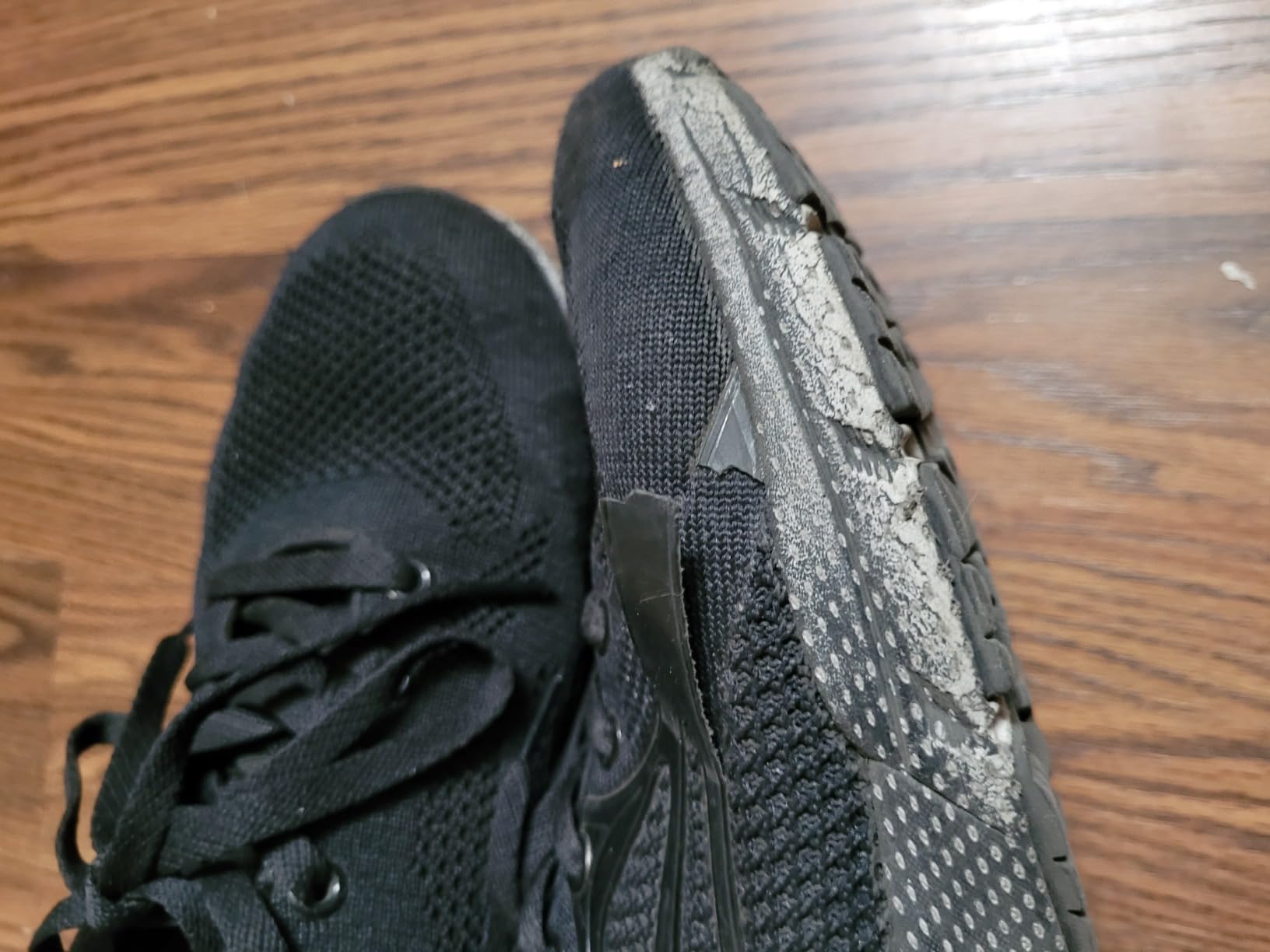 Durability concerns showing plastic design elements and early wear pattern indicators on Lamincoa women's shoes