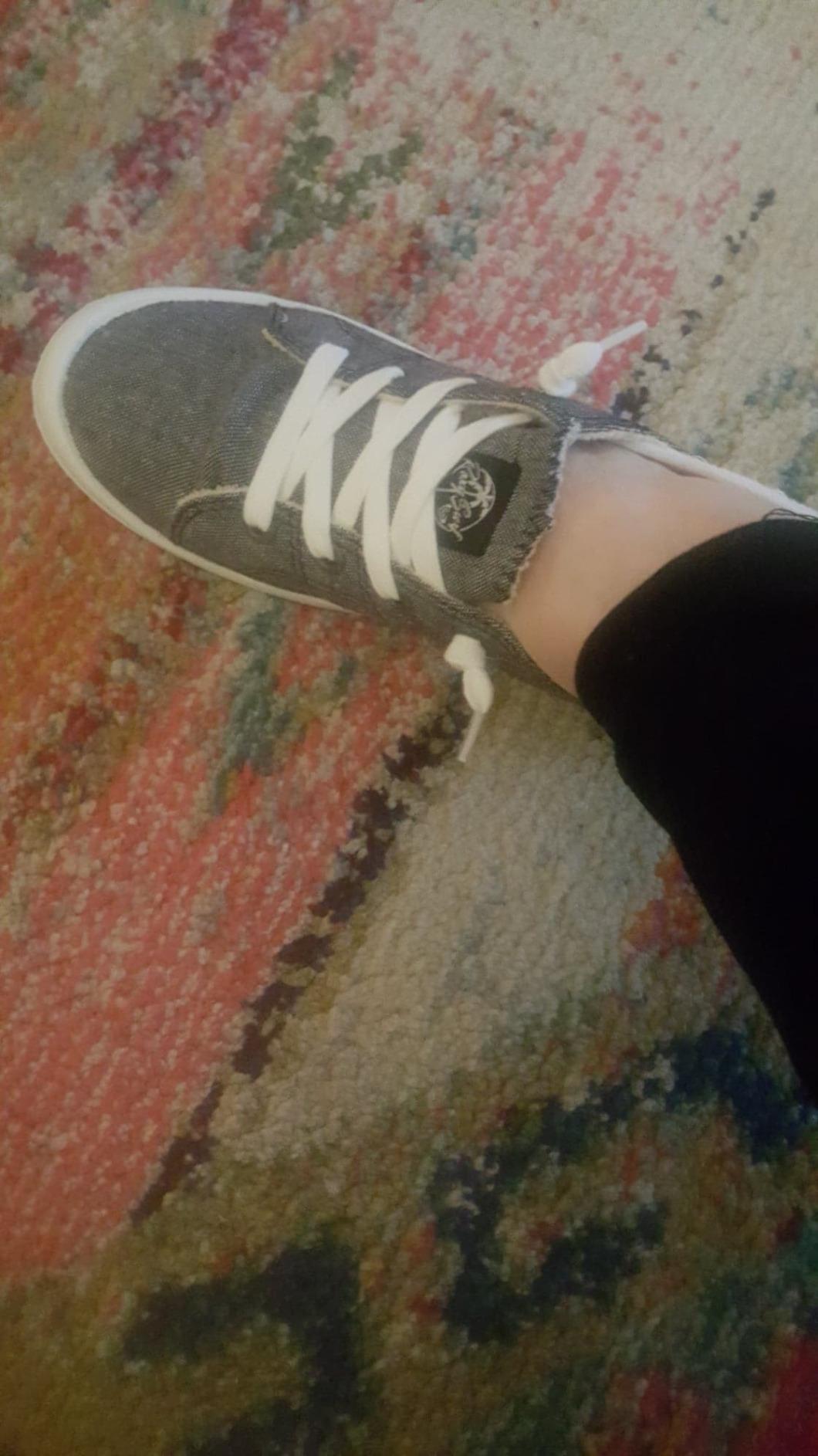 Roxy Bayshore sneakers marketing claims evaluation against real-world testing results