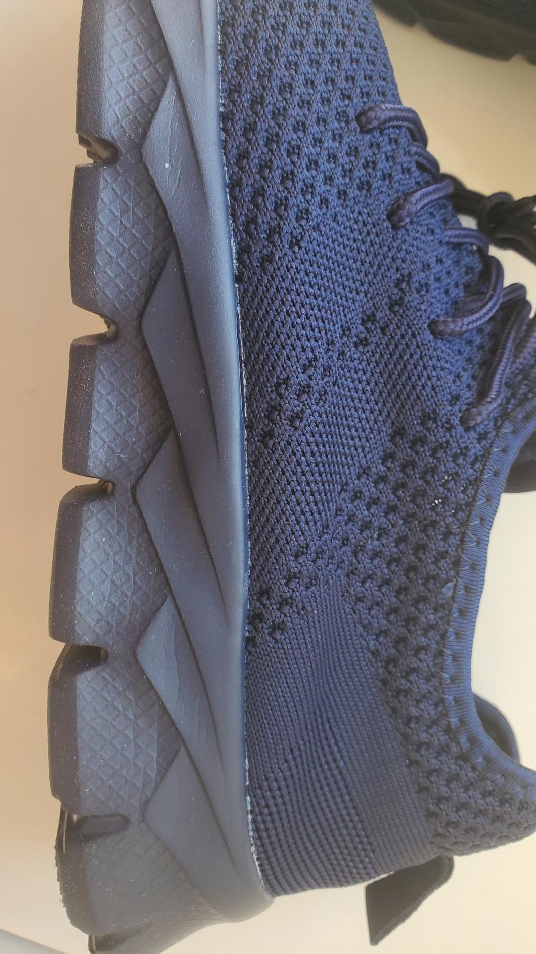 YITUHIO outsole pattern showing basic grip design and EVA construction