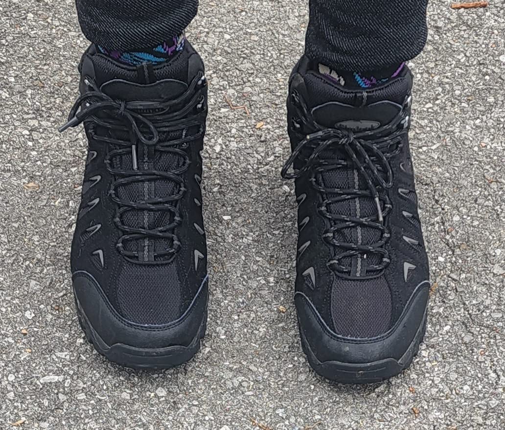 Close-up view of SHULOOK hiking boot sole showing 4mm lug tread pattern for multi-terrain traction