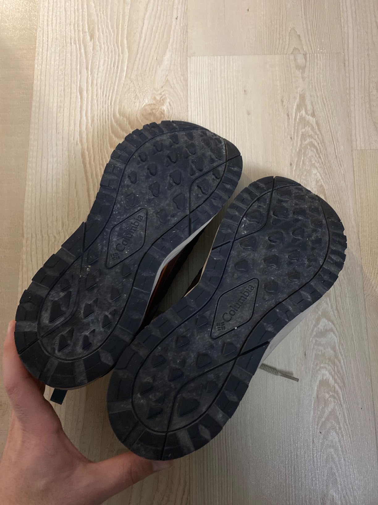 Side profile of Columbia Plateau showing TechLite midsole thickness and overall shoe silhouette