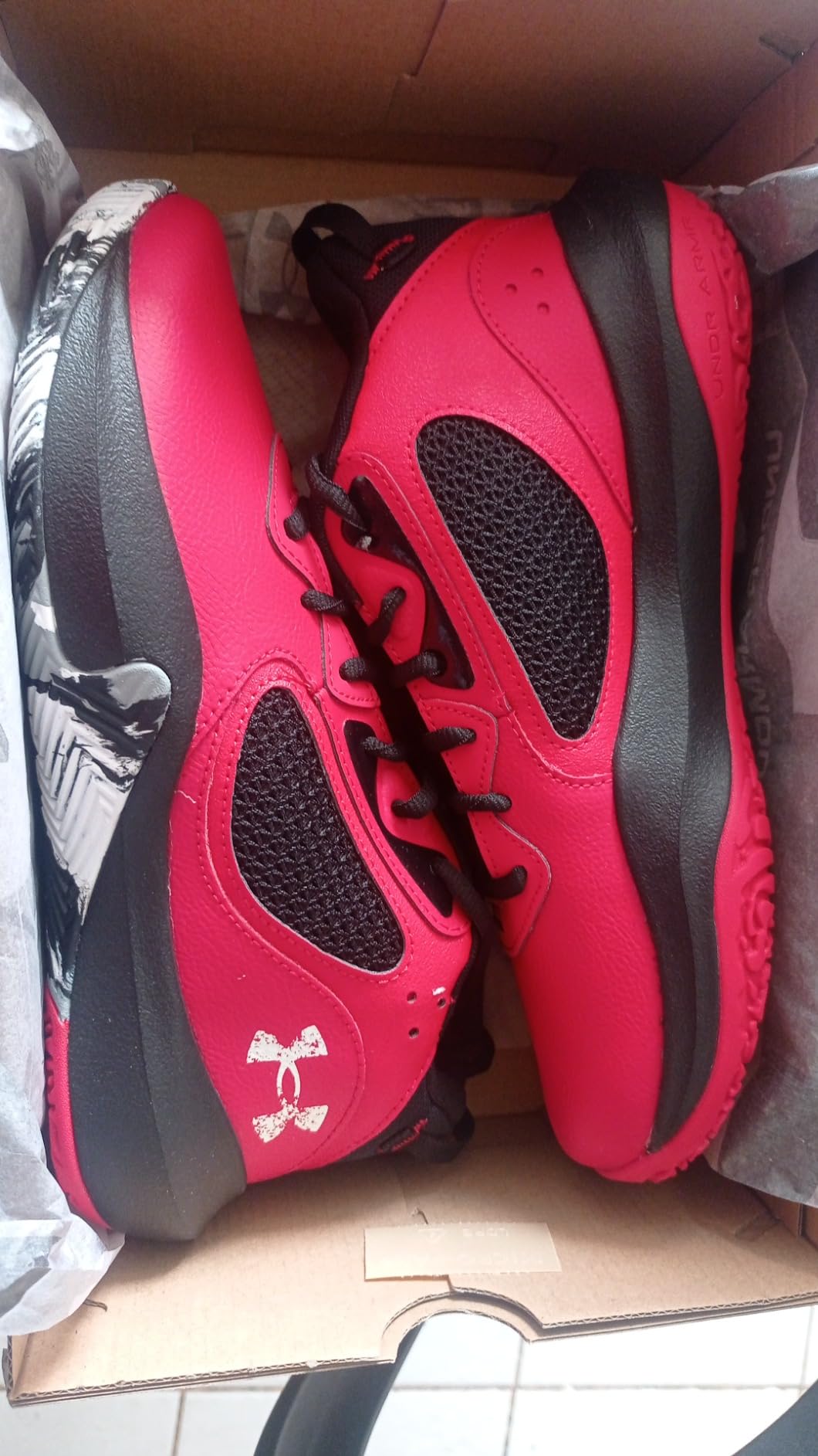 Under Armour Lockdown 6 showing advertised features including leather upper construction and herringbone traction pattern