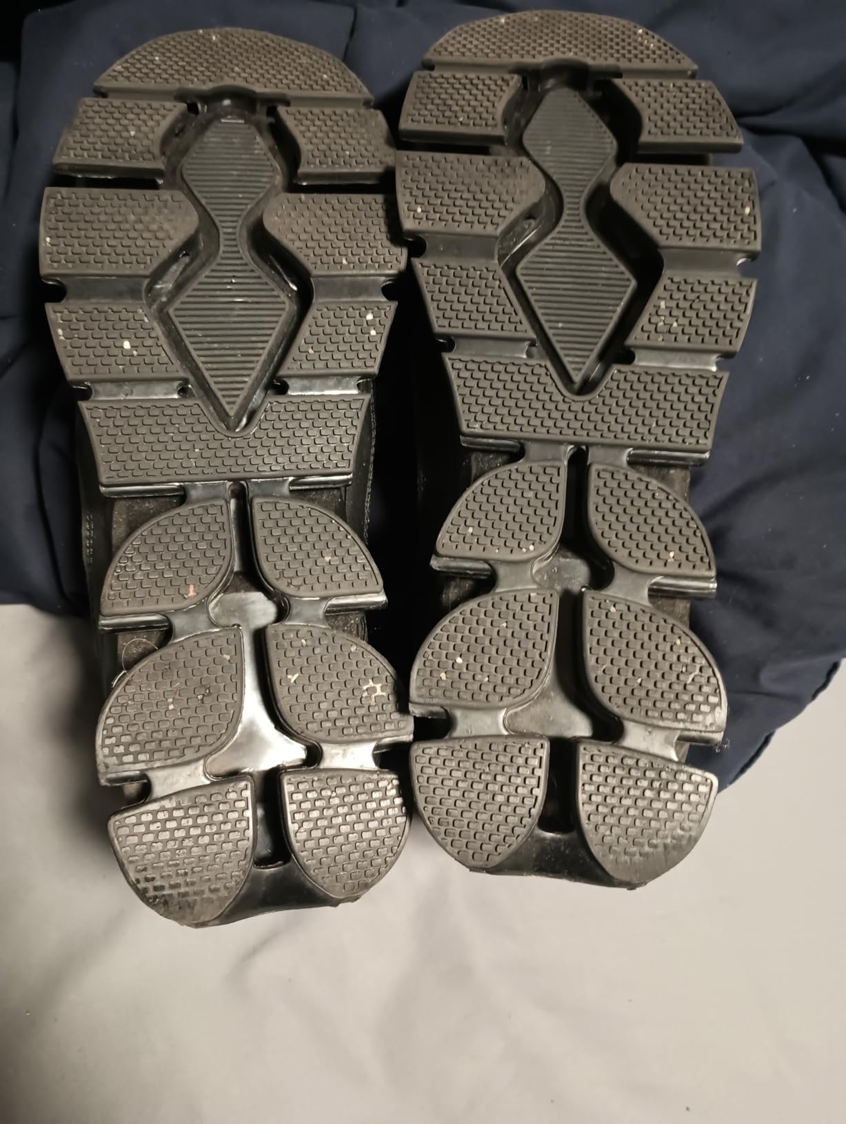 Bottom view of Hetohec blade sole showing the distinctive channel pattern and traction design