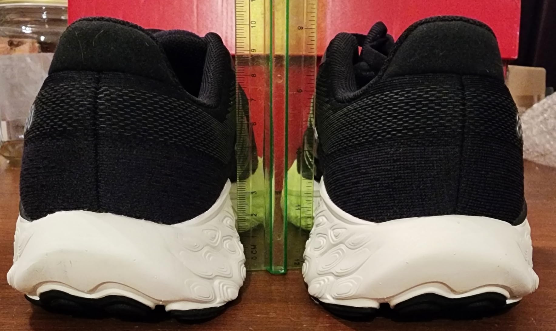 New Balance 880 V14 showing toe box accommodation and lateral support structure