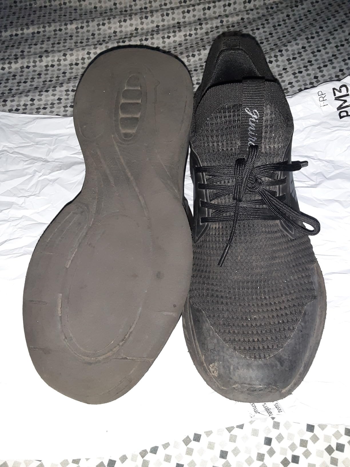 Giniros mens slip on shoes showing EVA midsole cushioning layer and outsole tread pattern detail