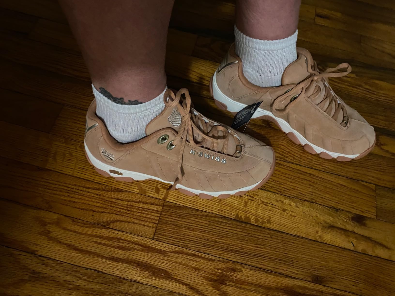 K-Swiss ST329 CMF showing flexibility and movement range during daily activity