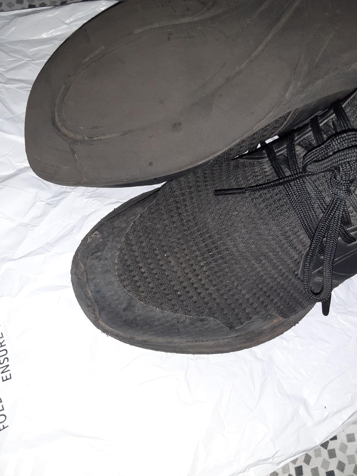 Giniros workout shoes in gym setting showing mesh upper during weight training exercise performance