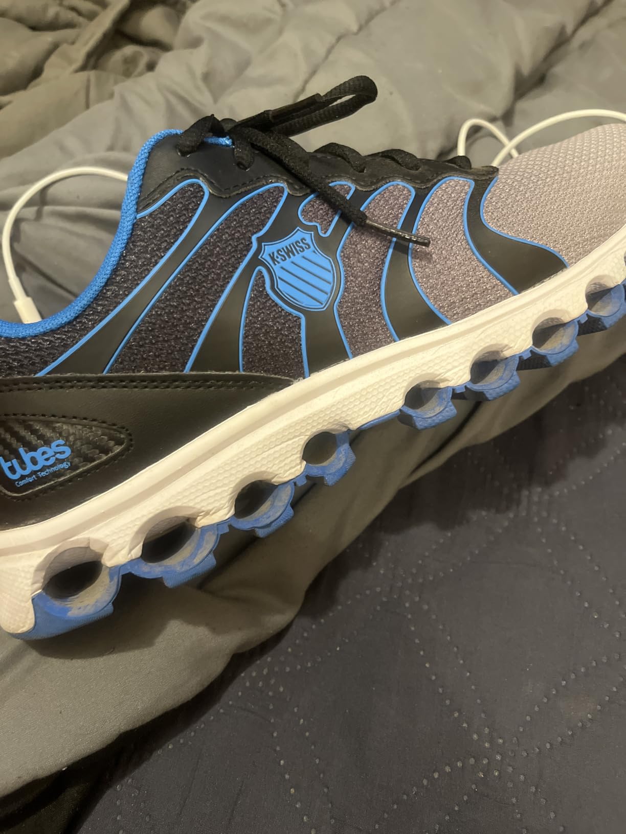 Underfoot view showing the patented tube technology and grip pattern of the K-Swiss Tubes 200