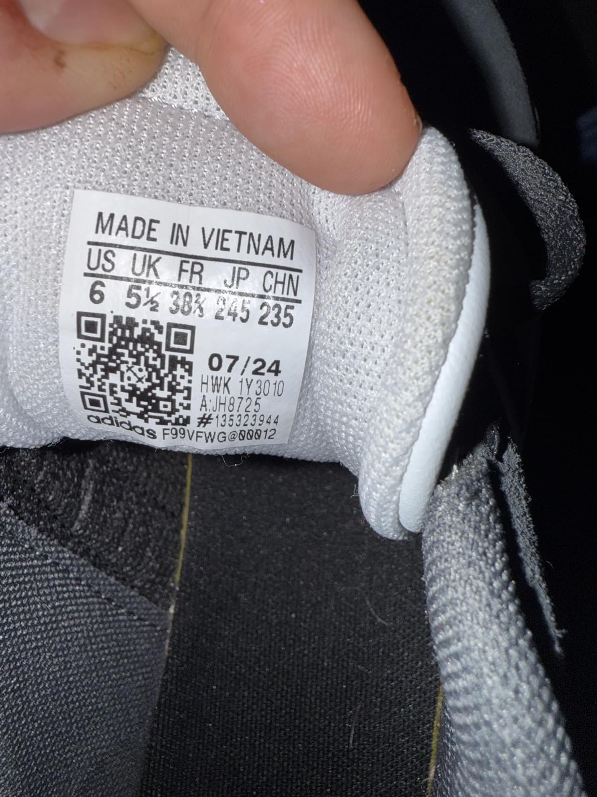 Adidas VL Court 3.0 side profile showing skateboarding-inspired cupsole construction, classic proportions that work for multiple age groups