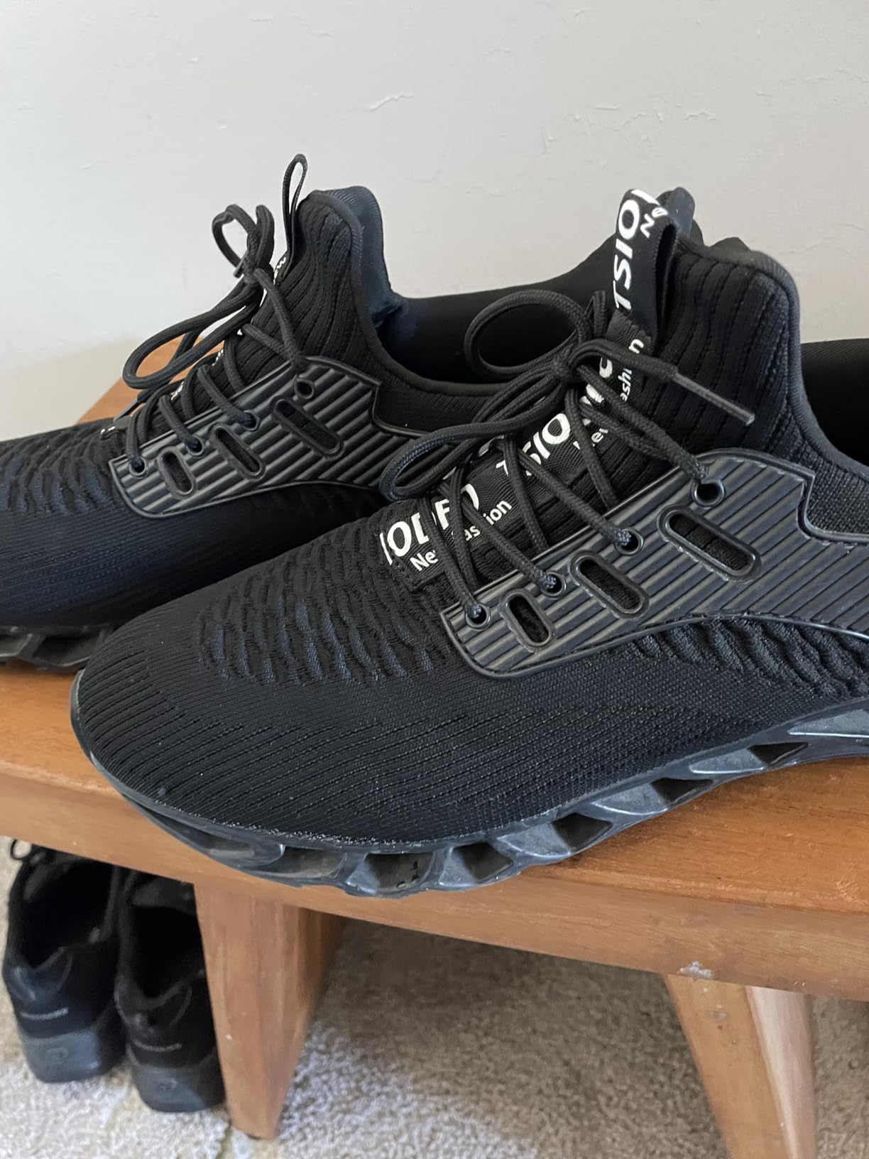 Side profile of SKDOIUL running shoe showing mesh breathability features and rubber outsole pattern