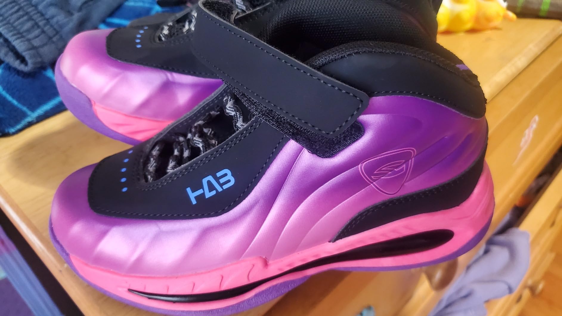 Close-up of LackBlue kids sneaker showing PU upper material and velcro strap detail