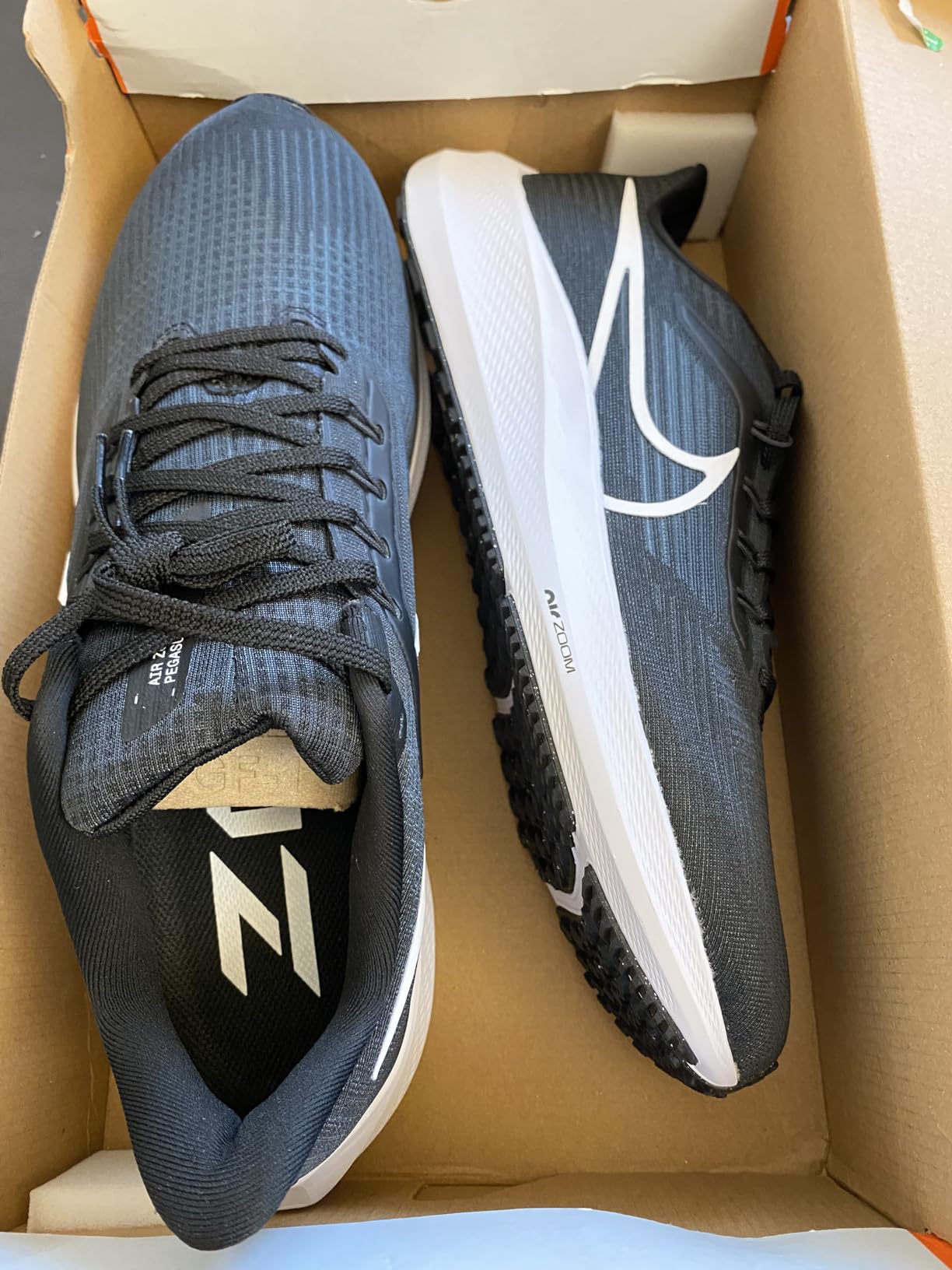Nike Pegasus 39 midsole cross-section showing React foam and dual Zoom Air unit placement in forefoot and heel