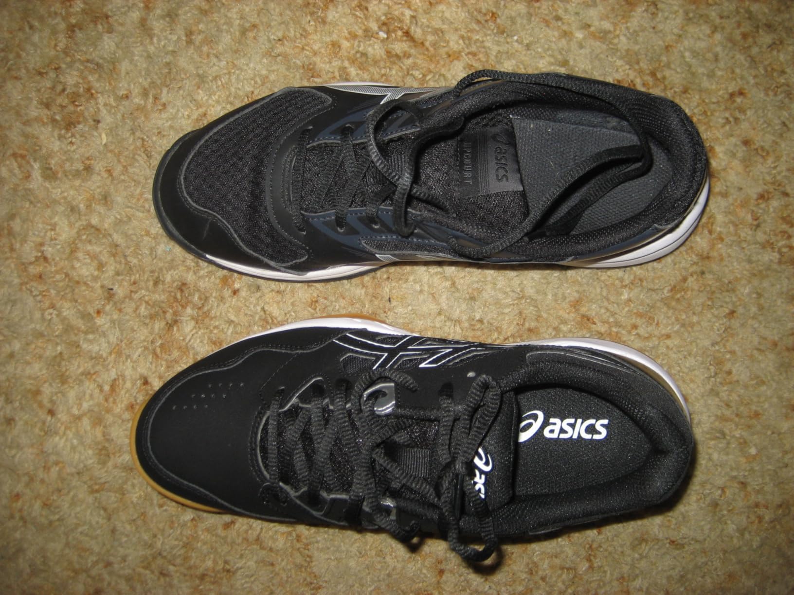 Comparison showing narrow toe box design of ASICS Gel-RENMA versus other ASICS models