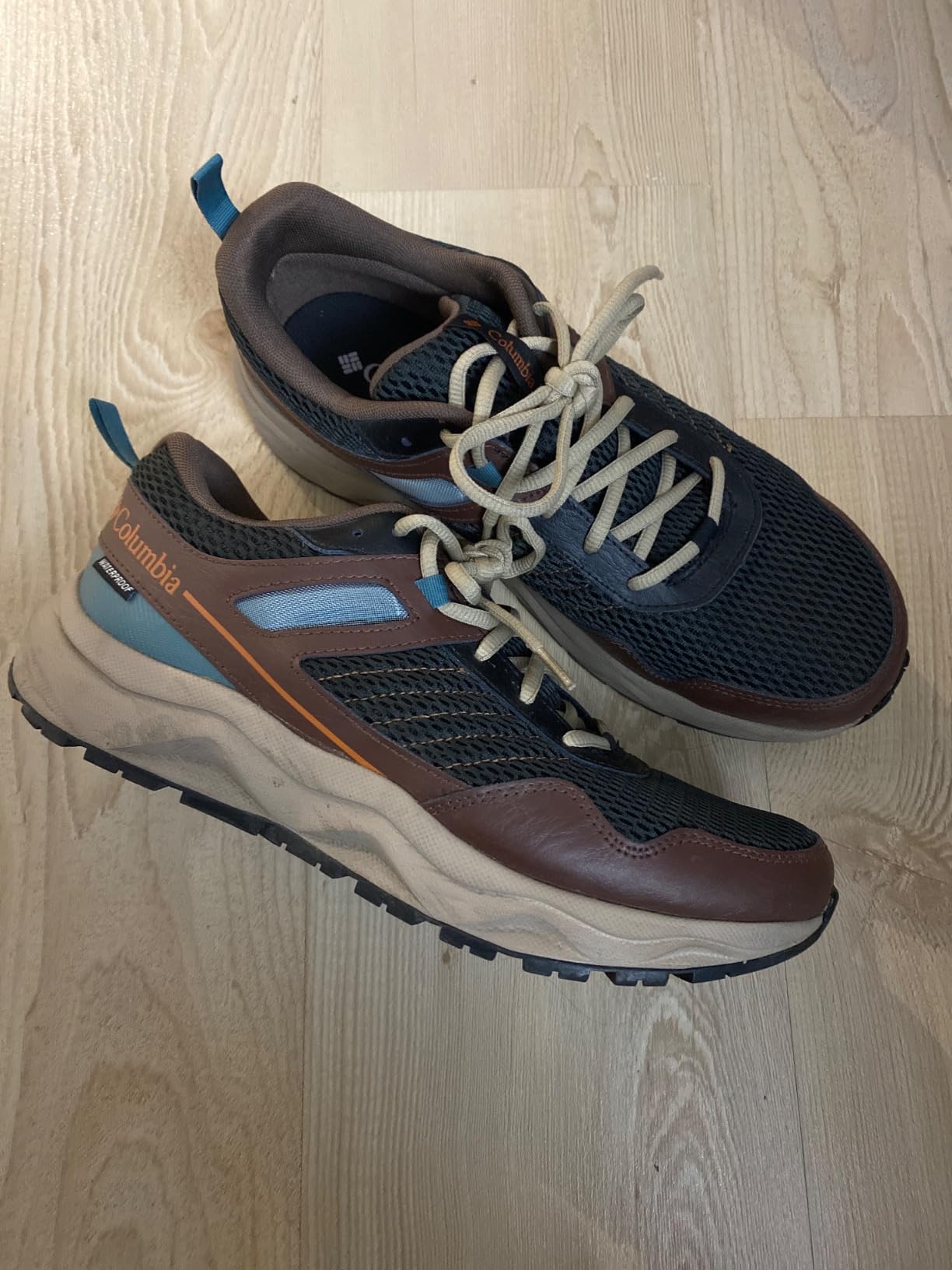 Columbia Plateau outsole showing directional Omni-Grip lug pattern and rubber compound for multi-terrain traction