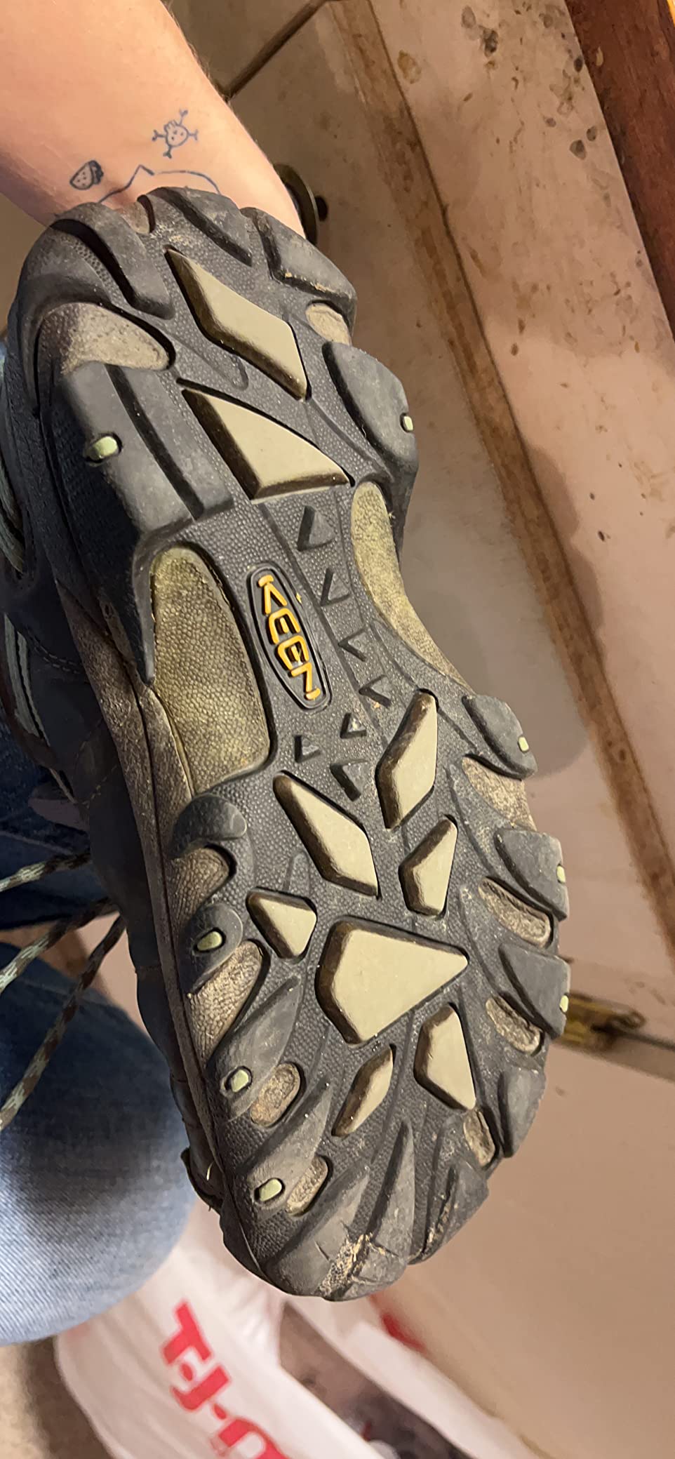 KEEN Targhee II upper construction detail showing leather and textile materials at the ankle collar