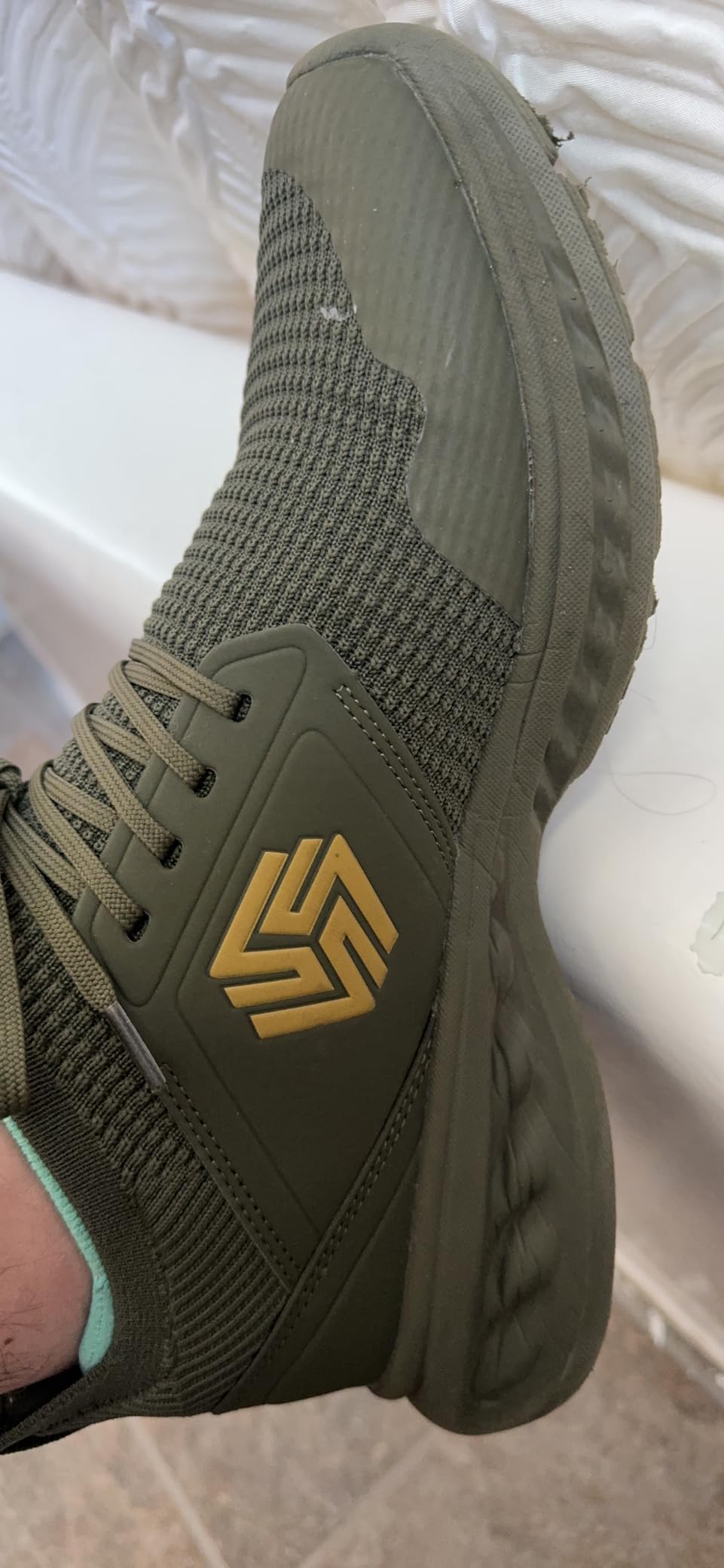 Giniros mens sneakers community feedback synthesis showing consistent patterns across user reviews and ratings