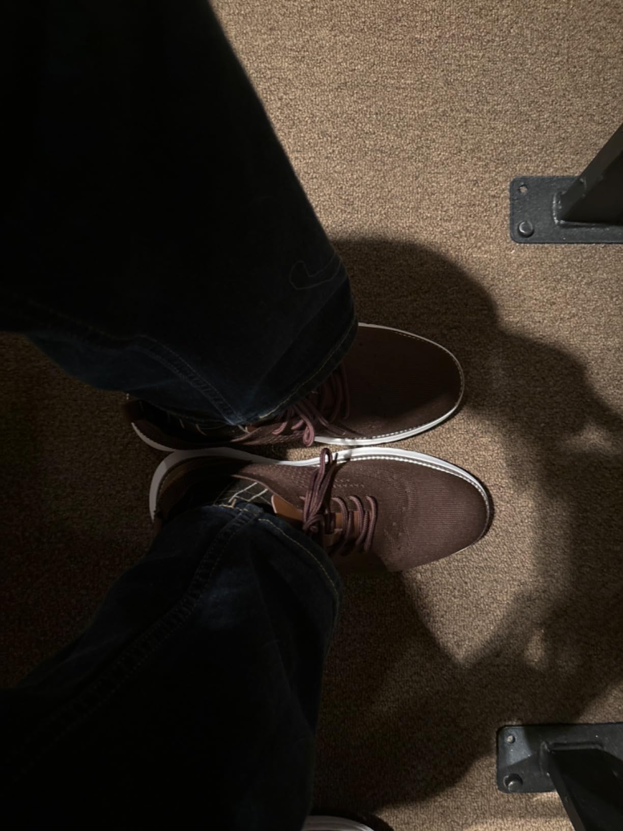 SVNKE shoes in different lighting conditions showing color accuracy and professional presentation