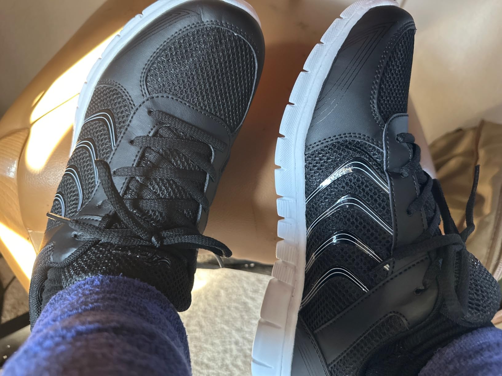 Comparison showing Alicegana sneaker marketing claims versus actual performance after testing