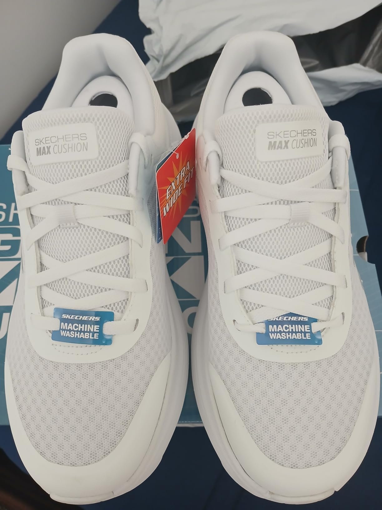 Skechers Endeavour top-down view showing lace-up design and mesh upper pattern