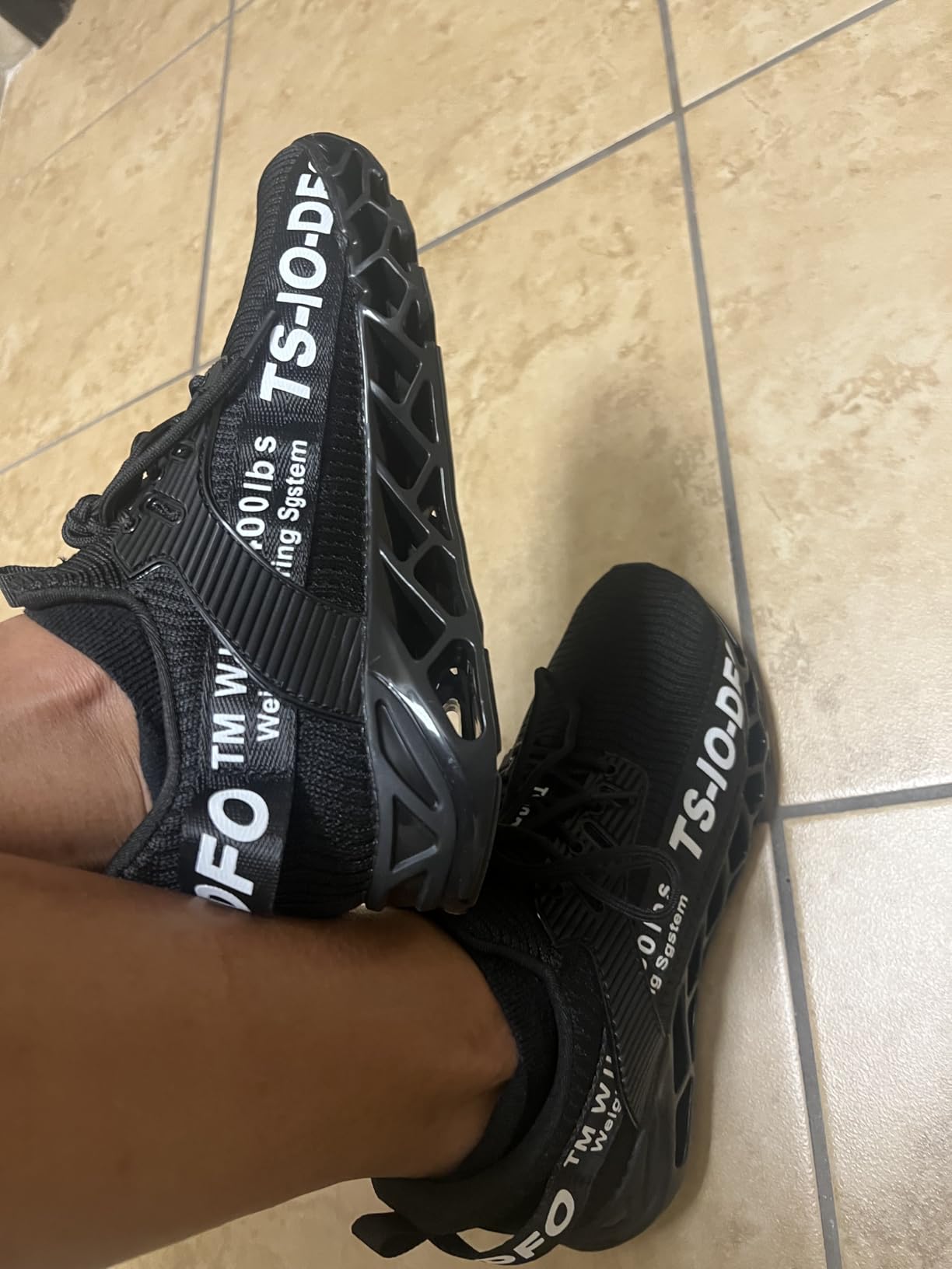 FRSHANIAH athletic shoes during gym workout showing comfort and performance in training environment