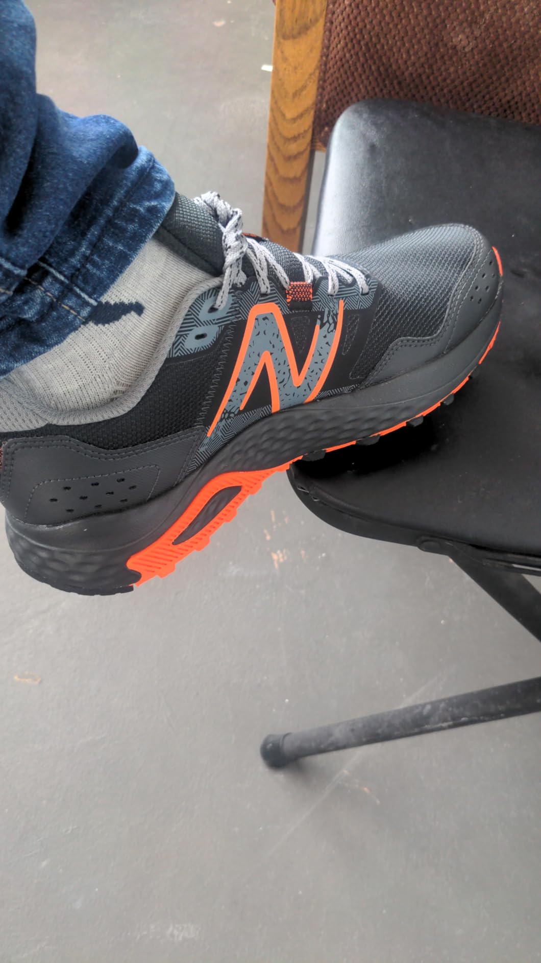 New Balance MT410 V8 in action on trail terrain demonstrating real-world traction performance